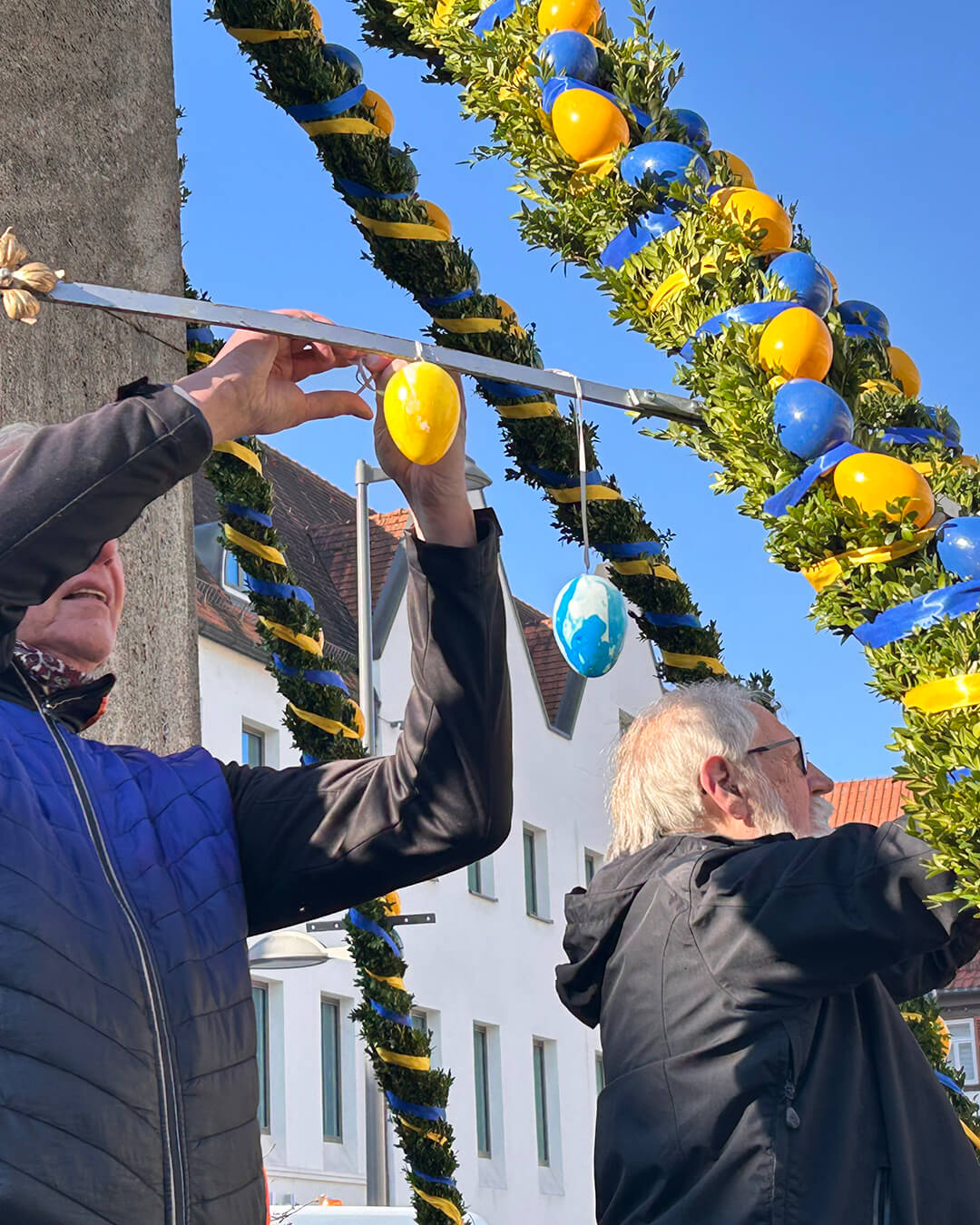 news_260319_Aufbau-Osterbrunnen_1393