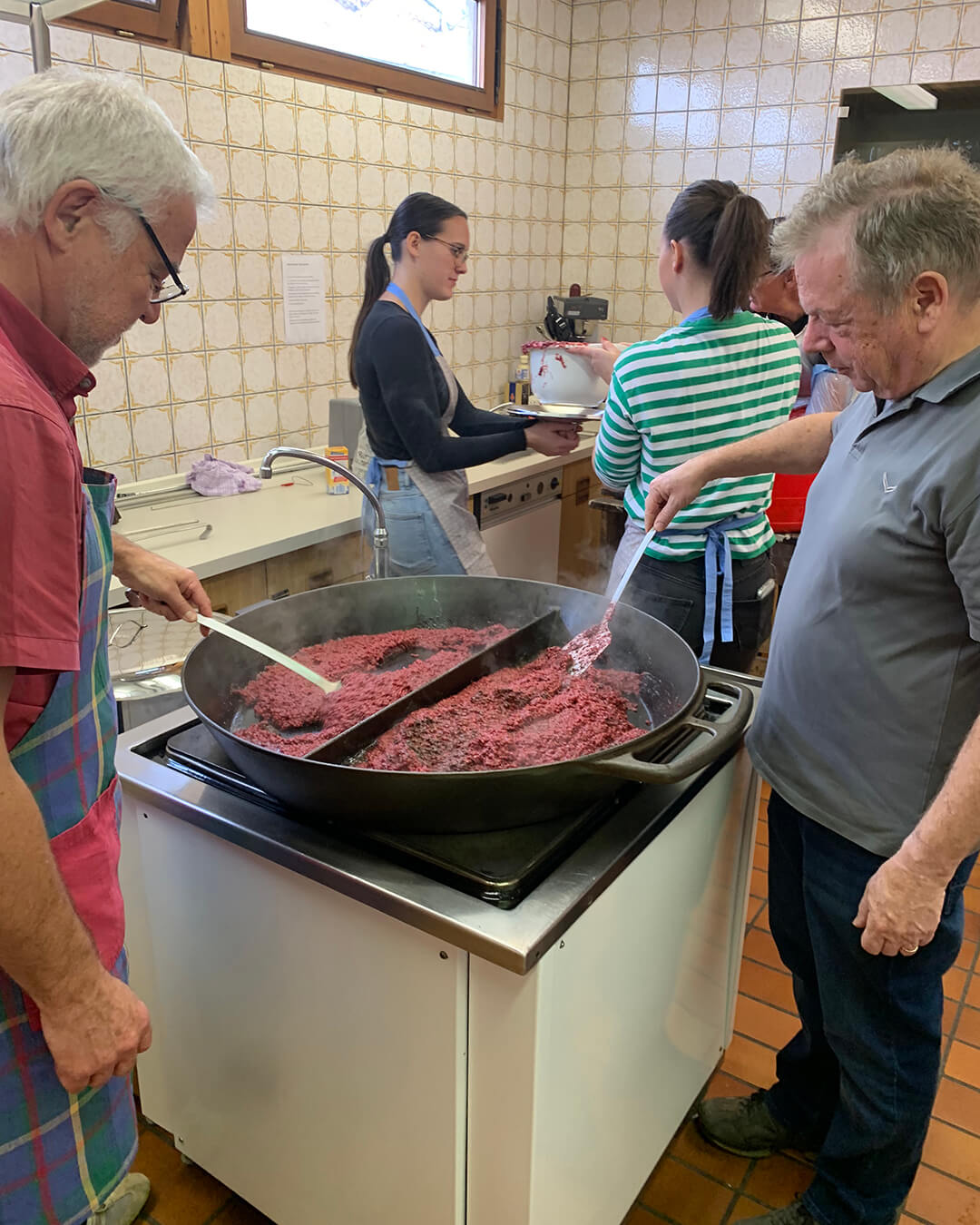 news_251115_Wurstfülle_02